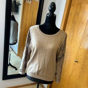 Lightweight Sweater with Lace-like sleeves